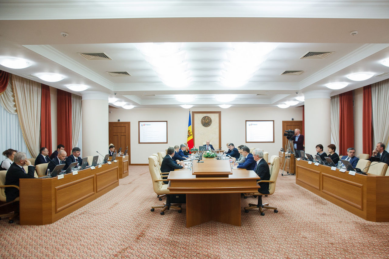 Документы направлены на организацию процесса подготовки гражданской защиты Республики Молдова в 2018 году. Фото: gov.md.