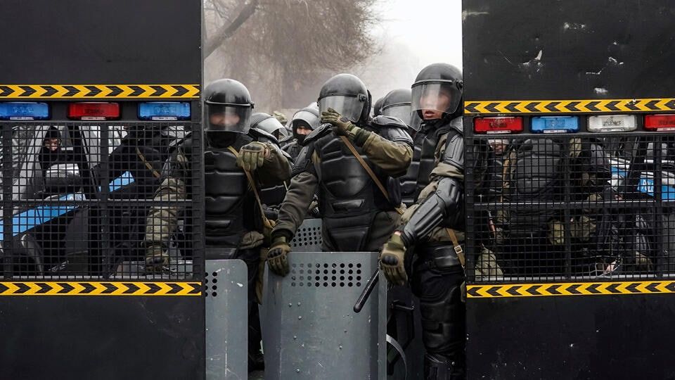 Полиция Алма-Аты сообщила о ликвидации десятков участников беспорядков.