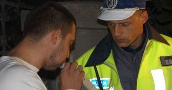 Мужчина прошел алкотест, который показал, что в выдыхаемом воздухе водителя содержалось 0,63 промилле алкоголя.