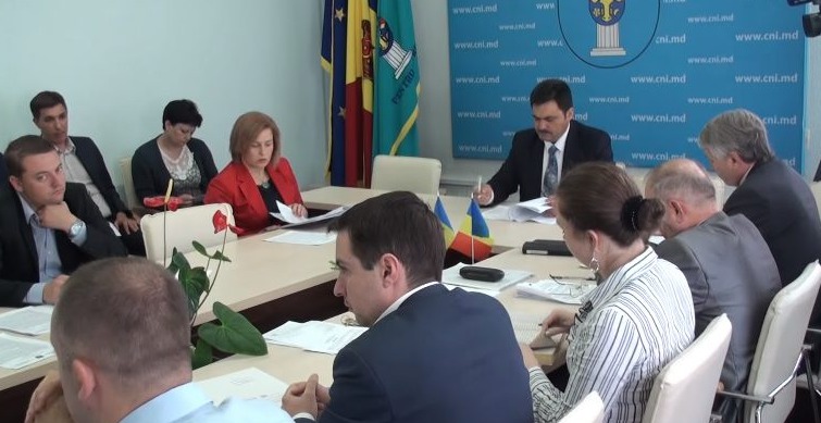 Din 2018 funcționarii publici vor depune declarațiile de avere online