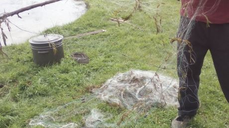 Peste 100 de persoane au ajuns în atenţia autorităţilor după ce au fost prinse în timp ce pescuiau ilegal. Foto: igp.gov.md