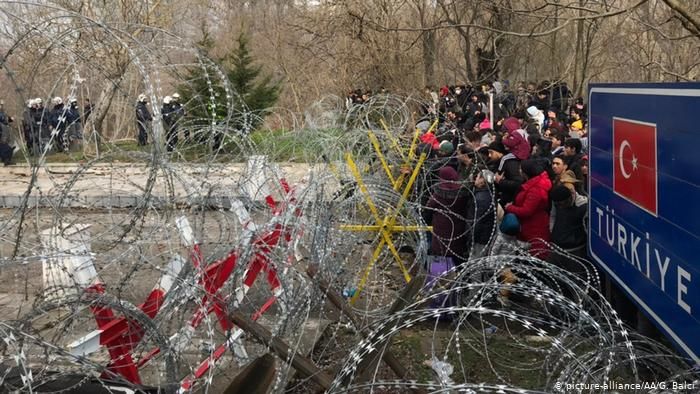 Турция обвинила Евросоюз и Грецию в нарушении прав беженцев.
