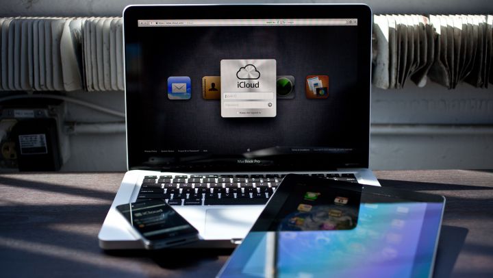 Proprietarii de terminale Mac, fabricate de Apple, pot fi monitorizaţi printr-o ameninţare cibernetică. Foto: wired.com