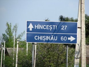 Сотрудник Хынчештского комиссариата полиции обвиняется в сокрытии нескольких преступлений, совершенных в этом населенном пункте. Фото: rostovjoker.blogspot.com