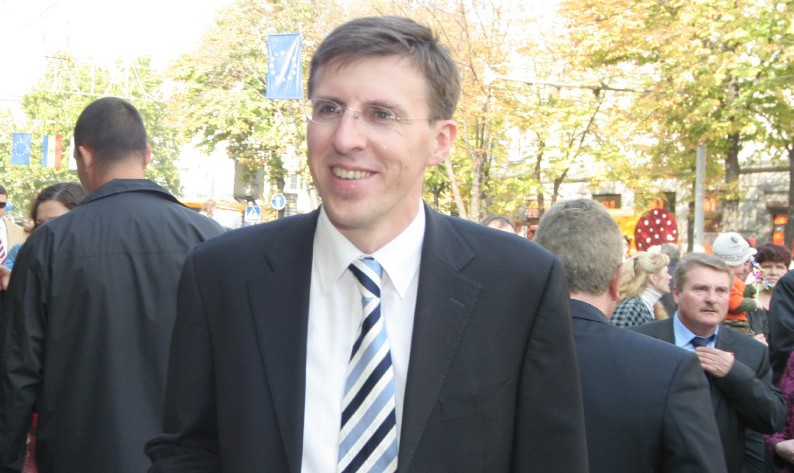 ”Vreau să încheiem odată cu discuțiile astea despre însurătoare. Cu siguranță îmi doresc și cu siguranță se va întâmpla într-o zi”, a spus Dorin Chirtoacă.