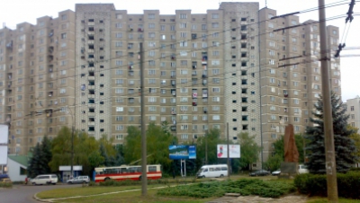 Десятки жилых домов отключили от водопровода из-за работ по замене труб. Подача воды возобновится завтра.