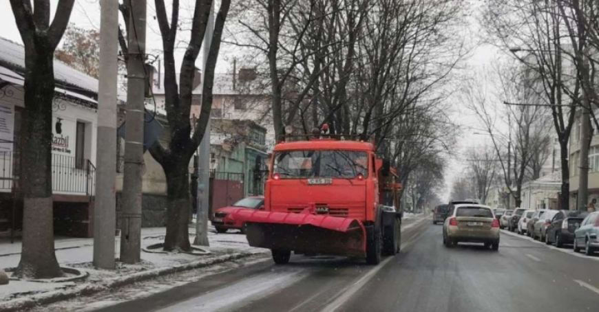 Реагент для таяния снега на дорогах будут закупать в Румынии и Египте.