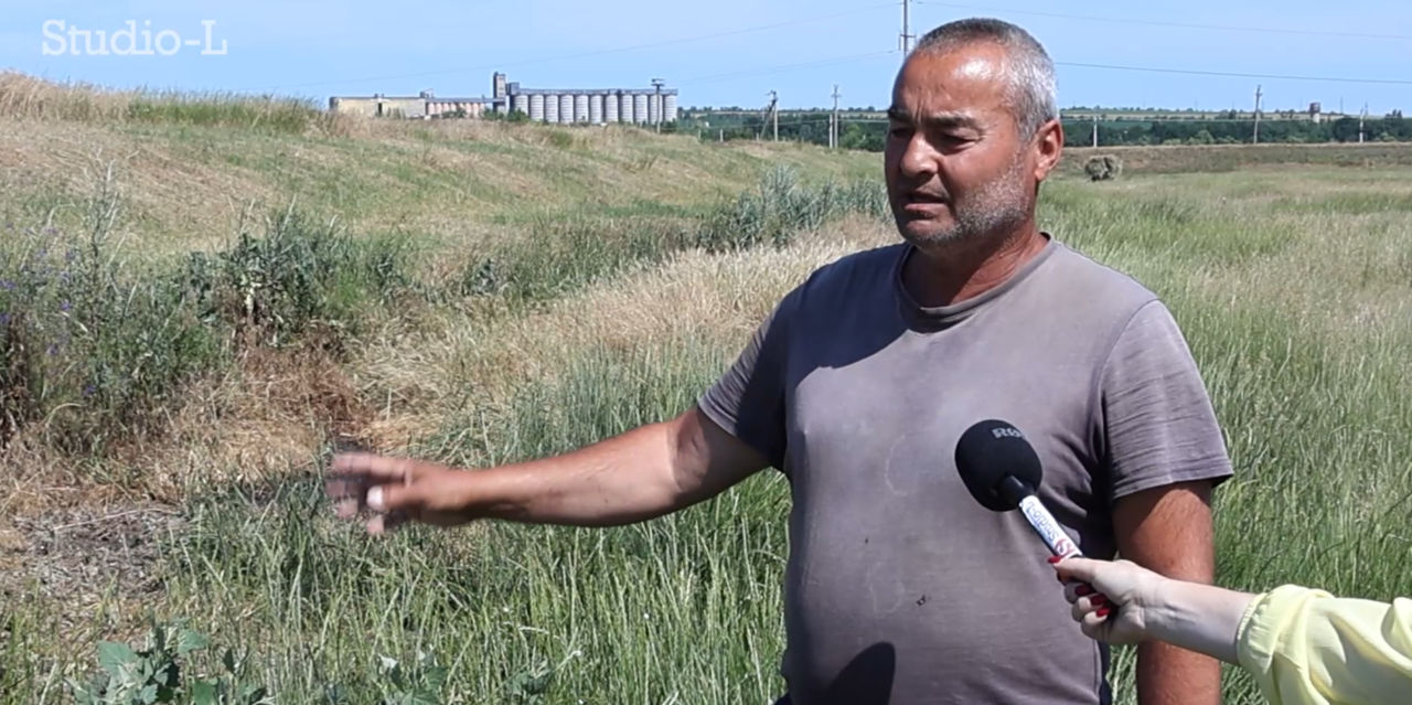 Scandal la Căușeni: Un locuitor al orașului ar polua râul Botna cu deșeuri animaliere.