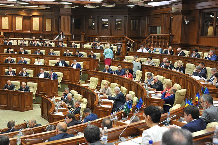  Глава государства обязан подписать документы, которые были повторно приняты законодательным форумом.