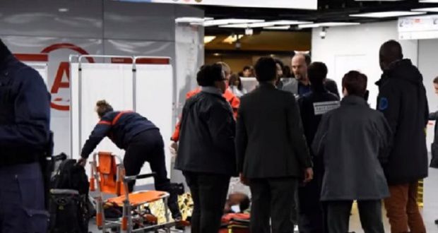 Un tanar de 22 de ani a fost injunghiat mortal intr-o statie de metrou.