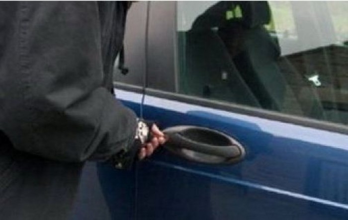 Pe 24 iunie, poliția a fost informată printr-un apel telefonic despre răpirea unui automobilul de model „Jeep Grand Cherokee” de la parcarea din fața unui local din orașul Bălți.