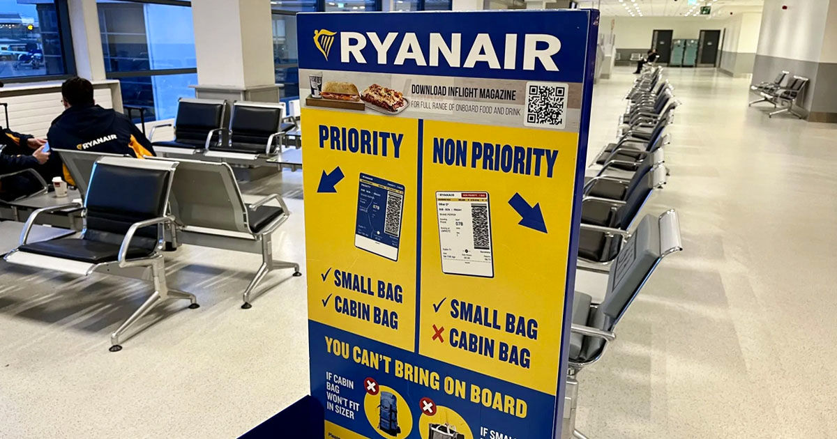 Ryanair va crește recompensele personalului care identifică bagajele neconforme.