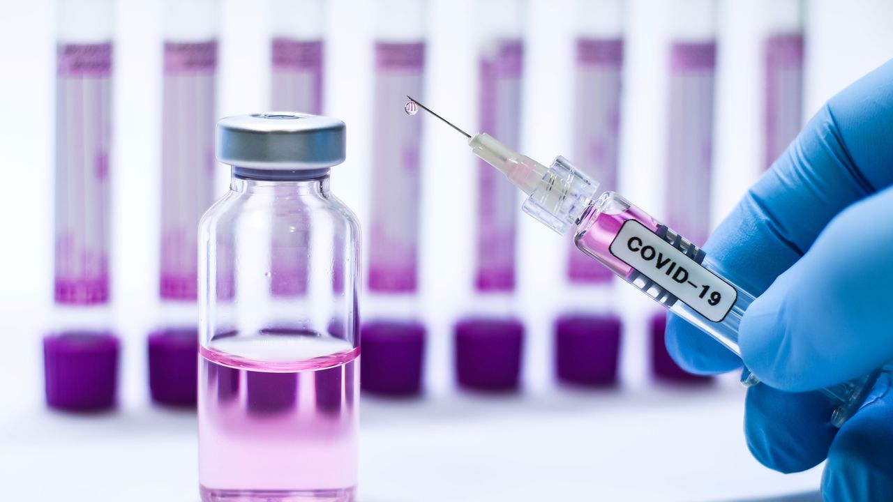 ОАЭ и Китай первыми мире приступили к финальной стадии тестирования COVID-вакцины.