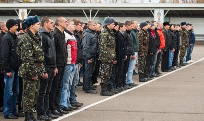 Уже зовут в военко­маты, а юристы находят ошибки в процедуре.  Фото: capital.ua