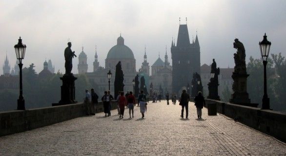 În  Praga, hoţii acţionează mai mult în mijloacele de transport în comun, în special pe rutele dinspre şi spre Castelul din Praga.