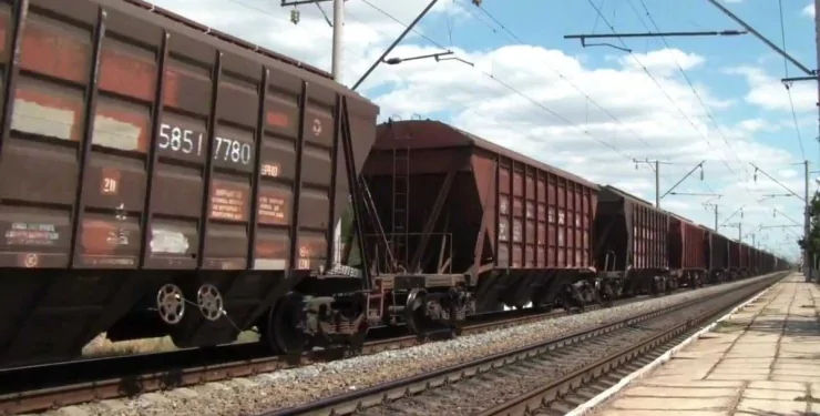 ISW: Армия РФ построила в Донецкой области 30-километровый «царь-поезд» из товарных вагонов.