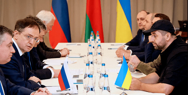 Переговоры России и Украины возобновились после паузы.
