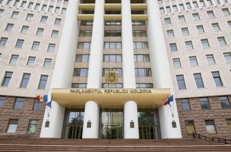 Молодежь просит депутатов не быть равнодушными к состоянию экологии РМ.