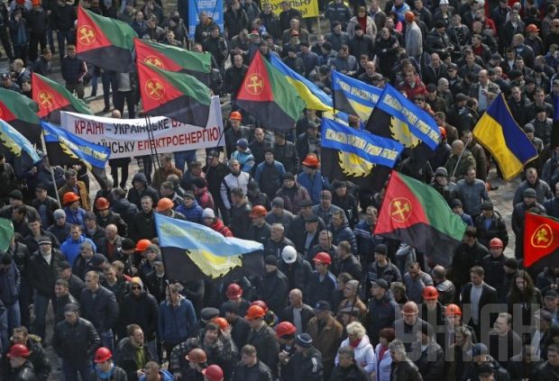 Шахтеры требуют выплаты зарплат и отставки министра.