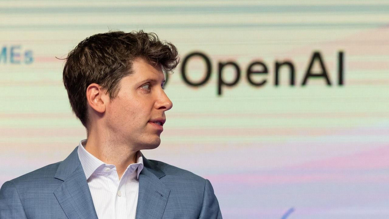 Reuters узнал об опасном открытии OpenAI перед увольнением Сэма Альтмана.