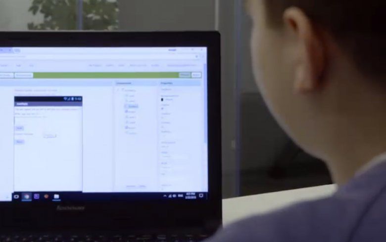 Programator fără studii: Copiii creează propriile aplicații