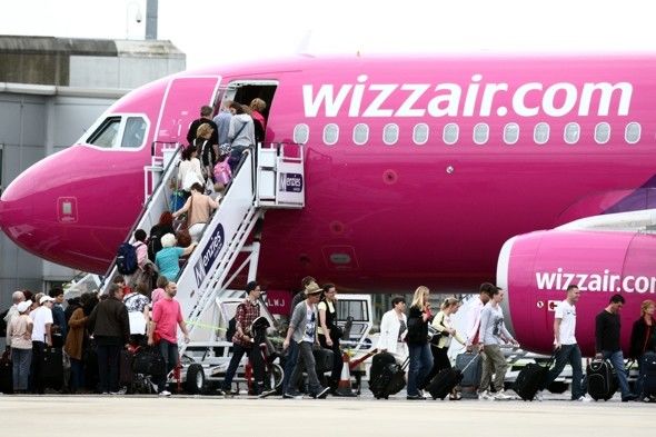 В самолет Wizz Air, летевший из Риги, ударила молния.