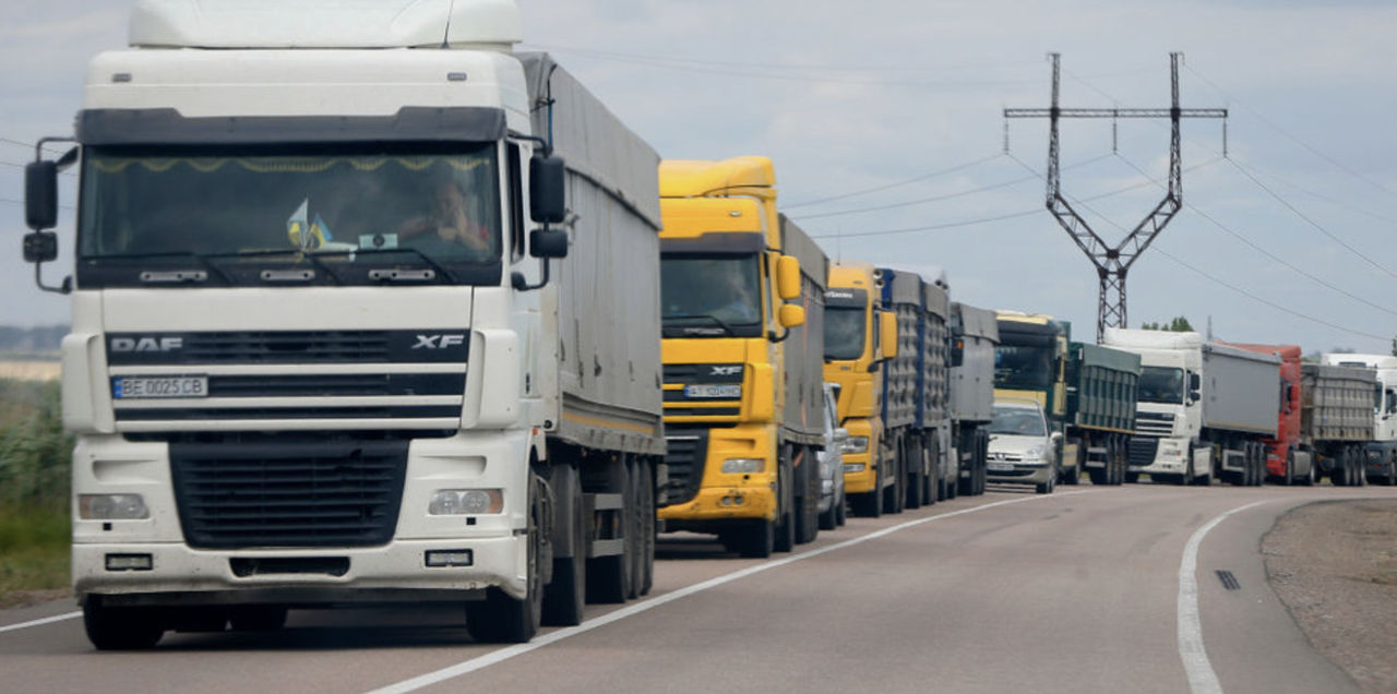 Circulația camioanelor, restricționată pe traseele din țară din cauza caniculei.