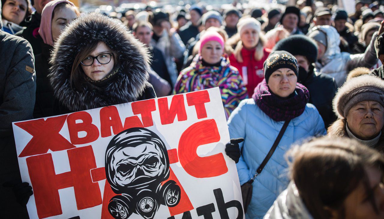 Жителям Волоколамска начали выдавать респираторы и маски.