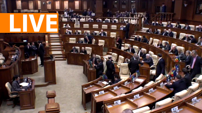 В заседании парламента объявлен перерыв до завтра, 23 января.