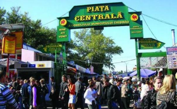 Automobilele parcate neautorizat pe străzile adiacente ÎM „Piaţa Centrală” vor fi evacuate