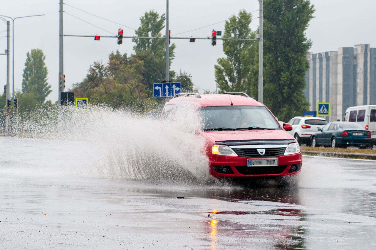 Avertizare meteo în Moldova: Se așteaptă furtuni, ploi torențiale și vânt puternic.