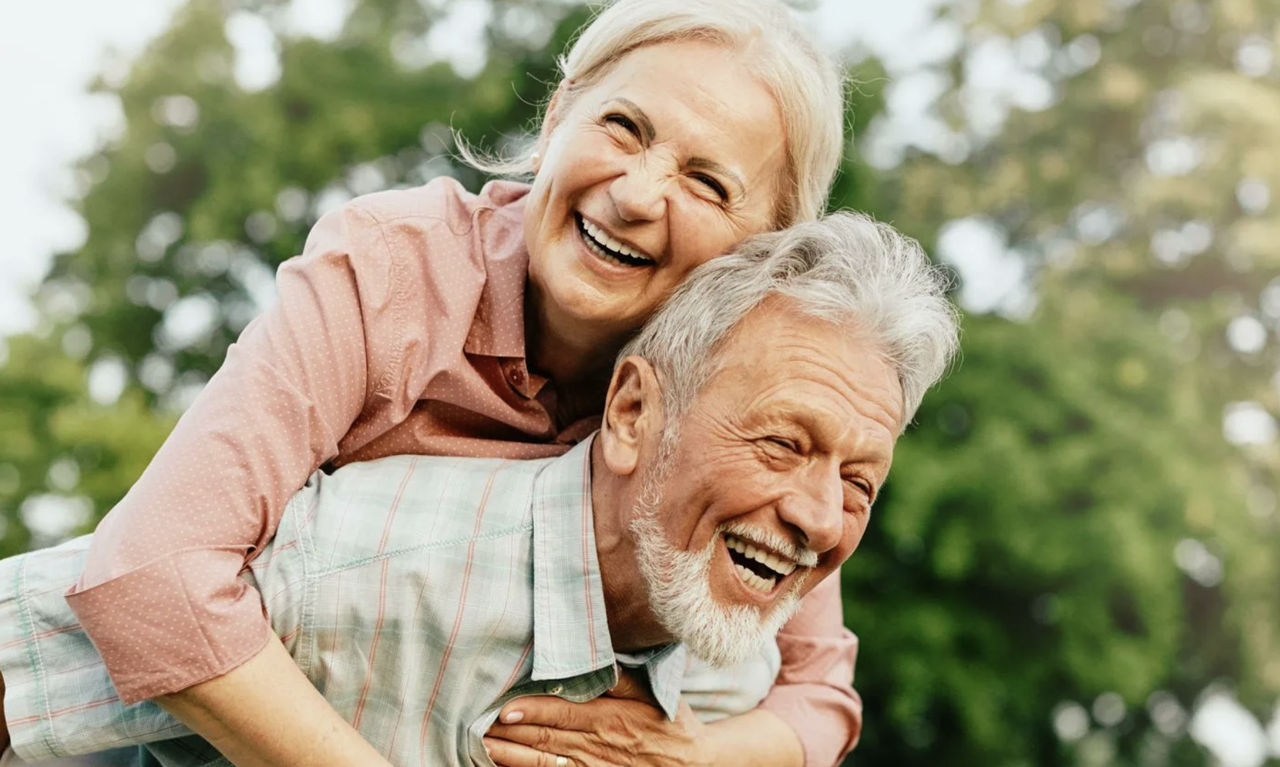 Ученые нашли молекулу, замедляющую старение и развитие возрастных заболеваний.