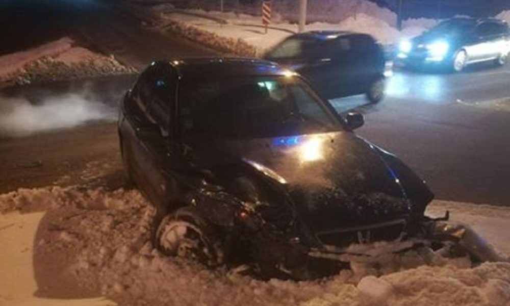 Пьяный сотрудник автосервиса угнал автомобиль и совершил на нем ДТП.