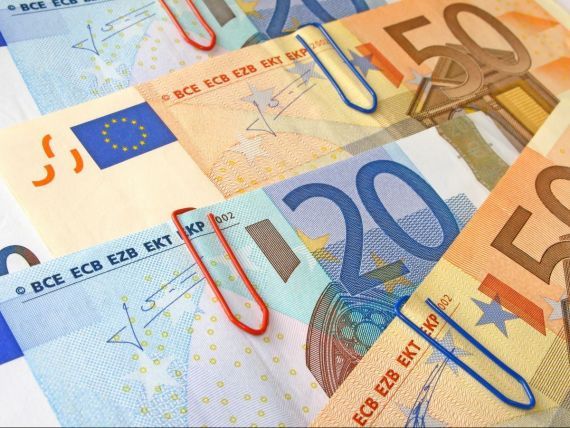 Leul da semne de insanatosire. Dupa aproape o luna si jumatate, euro coboara maine sub 20 de lei.
