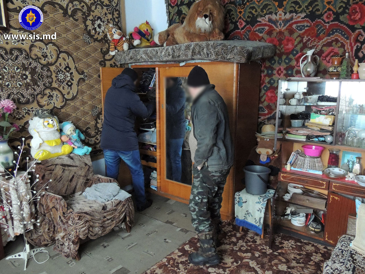 Dispozitivul a fost identificat şi ridicat în cadrul percheziţiilor domiciliare. 