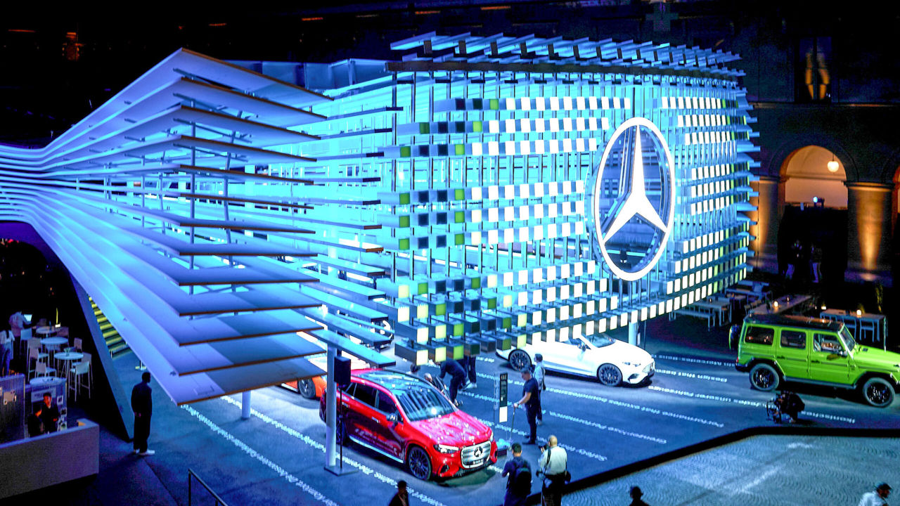 Mercedes-Benz анонсировал десятки новинок в 2026 и 2027 годах.