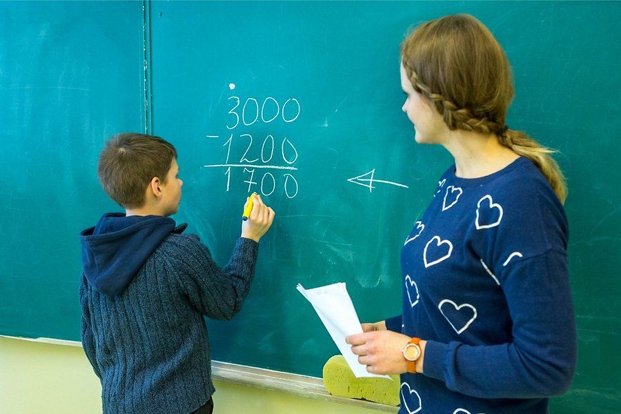 Повысить зарплату учителям по закону нельзя – ее и не повышают 