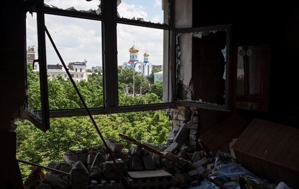 Обстрелы заставили МККК вернуться в станицу Луганскую. Фото: AP