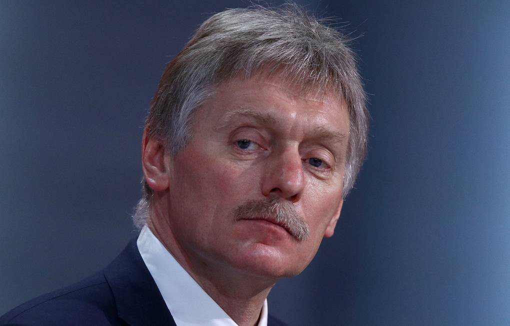 Песков: Экономика России испытывает серьезный удар.