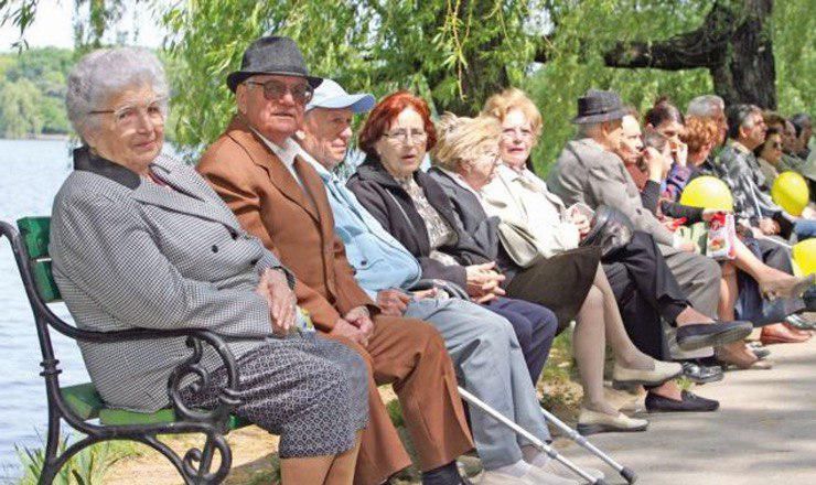 Сотни пенсионеров обречены проводить старость в домах престарелых.