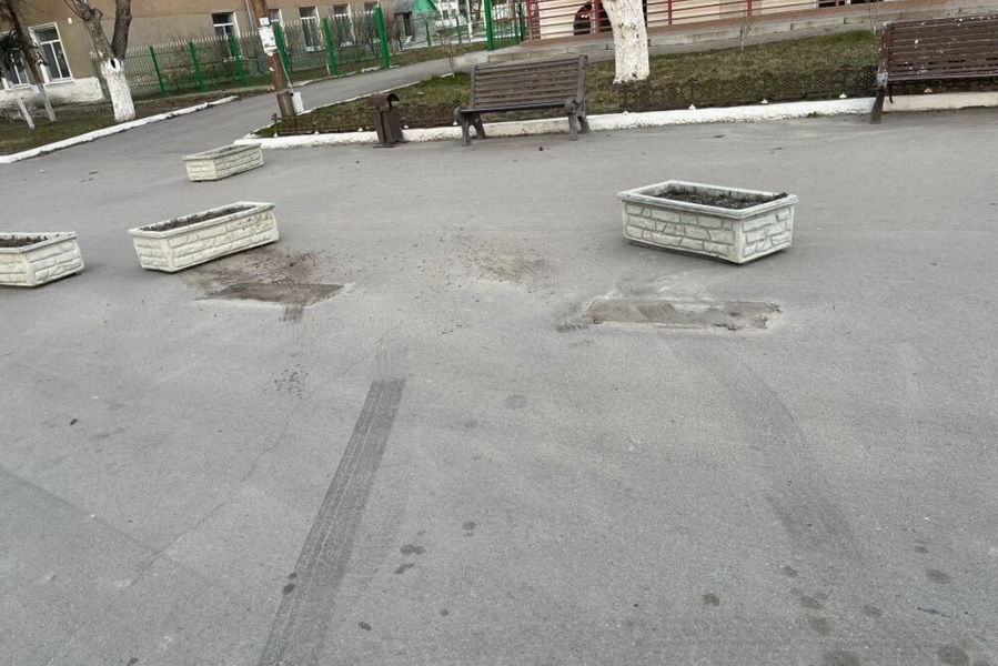 В Вулканештах пьяные водители устроили дрифт на центральной площади.