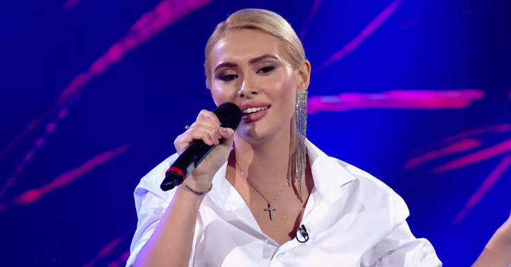 На проекте девушка исполнила песню группы KAZKA "Плакала". 