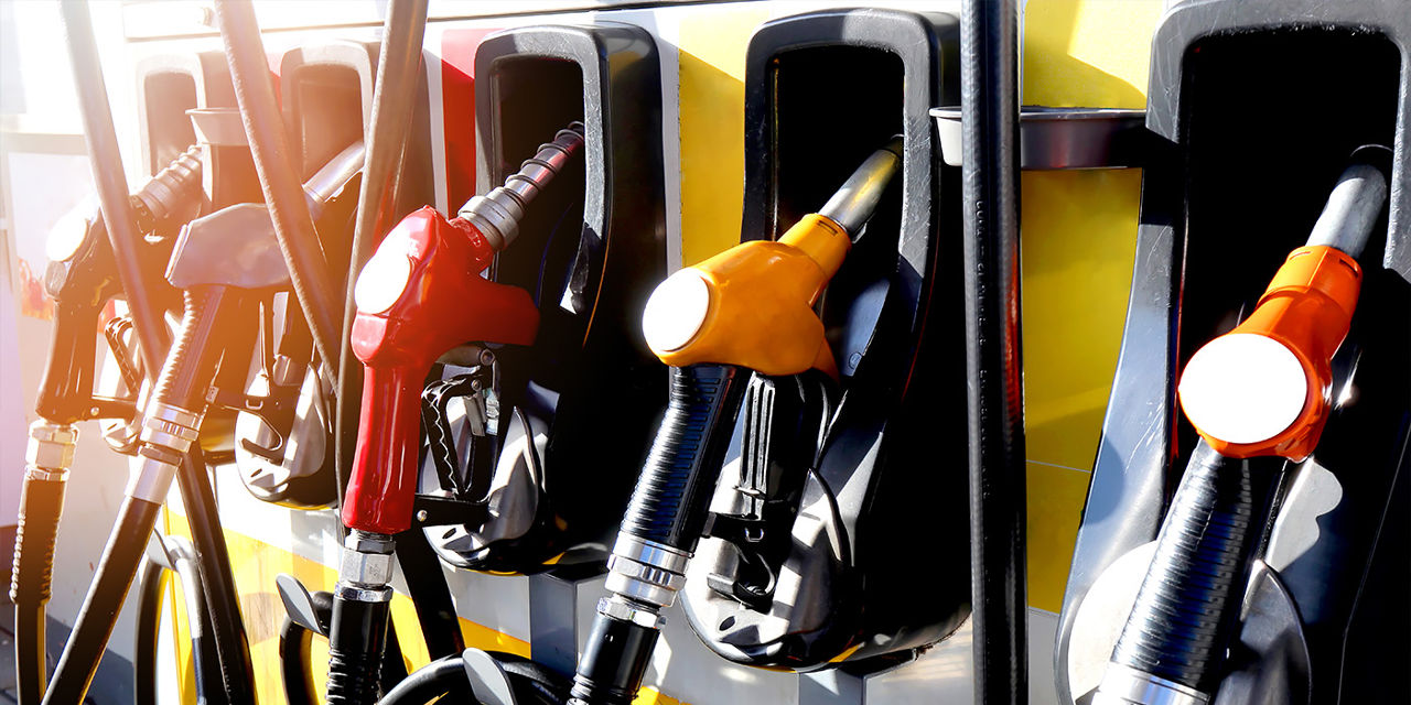 В НАРЭ назвали причины роста цен: война в Украине и отказ от нефти из РФ.