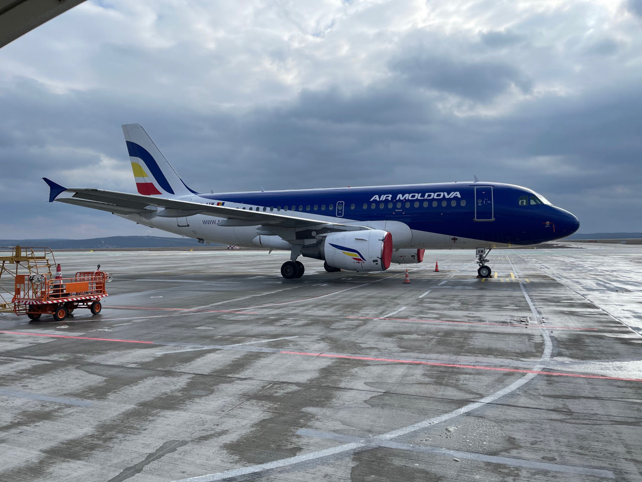 Самолет Air Moldova совершил экстренную посадку в Стамбуле.