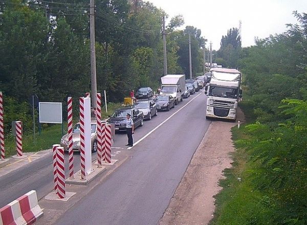 La mai multe puncte de trecere, timpul de aștetare - minim 30 de minute. Foto simbol: protv.md