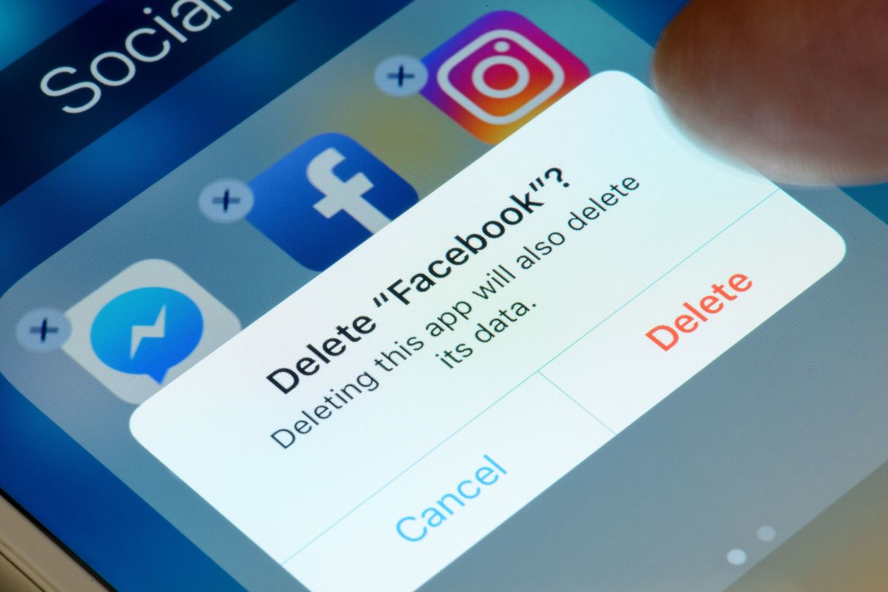 Ученые: удаление из Facebook делает людей счастливее 