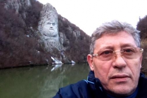 Înainte de plecarea la Chișinău, Băsescu este întrebat de jurnaliști cum va încerca să-i împace pe liderii Alianței pentru Integrare europeană.