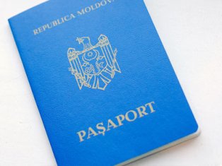 În avizul membrilor Guvernului se menționează că aceste persoane fac parte din categoria funcţionarilor publici