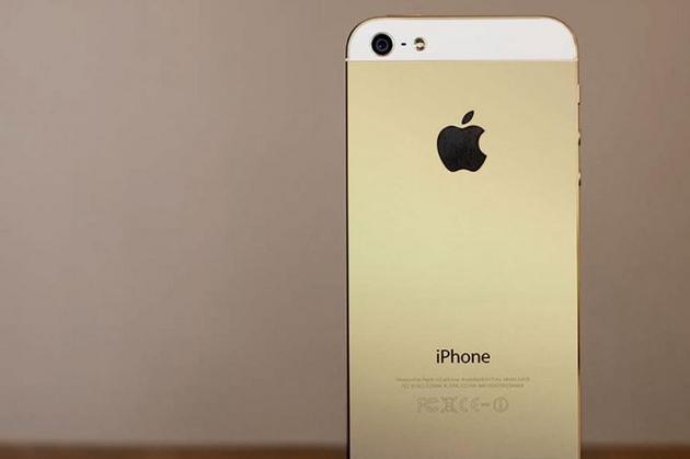 Apple va lansa o versiune de iPhone 5S cu carcasă suflată cu aur.