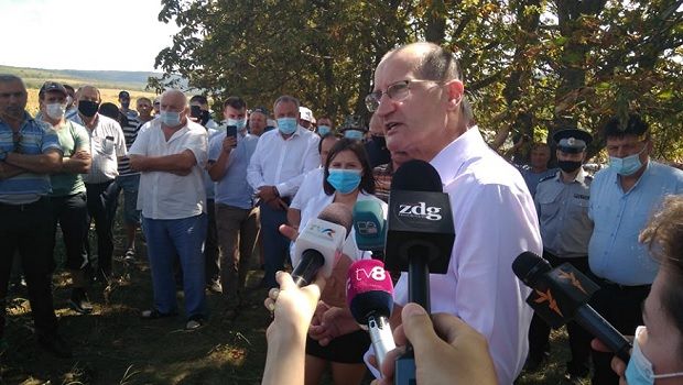 Пержу дал понять, что аграрии могут рассчитывать на помощь в размере 1000 лей за гектар.
